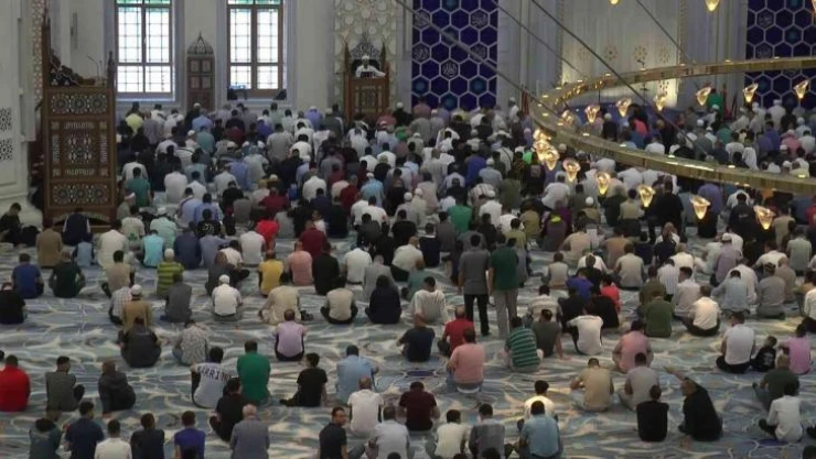 Çamlıca Cami'nde Bayram namazı coşkusu