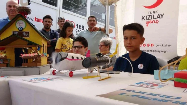 Çanakkale'de atık malzemelerden yapılan oyuncaklar yarıştı