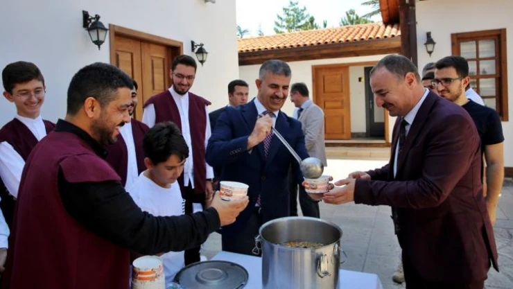 Çankırı Mevlevihanesi'nde 96 yıl sonra yeniden aşure dağıtıldı