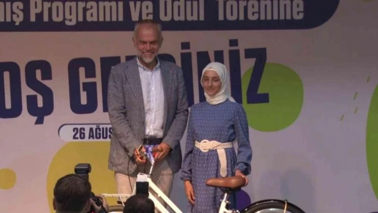 Çekmeköy'de, Kur'an Kurslarında derece alan öğrencilere bisiklet hediye edildi