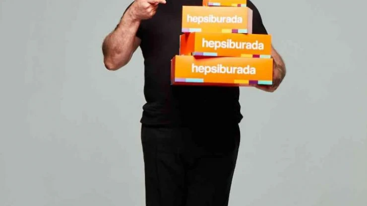 Cem Yılmaz yeni reklamda Hepsiburada için şarkı söyledi