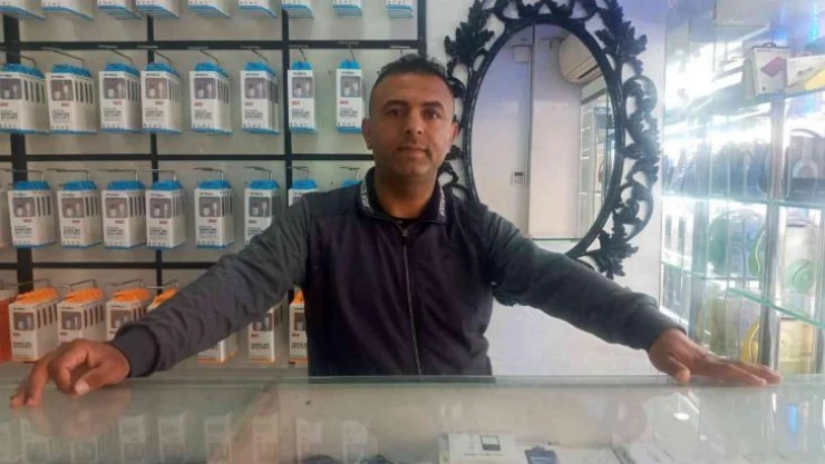 Cep telefonu hırsızlığı kameraya yansıdı