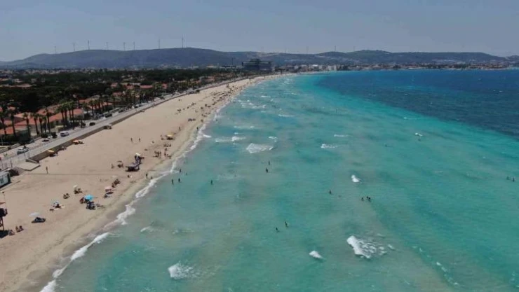 Çeşme'ye tatilci akını başladı