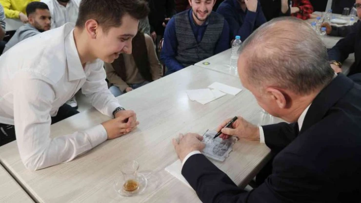 Cumhurbaşkanı Erdoğan: 'Öğrenci burslarını ve kredilerini mayıs ayı için 25'inde hesaplara yatıracağız'