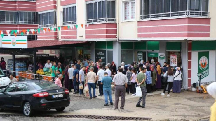 Cumhurbaşkanı'nın açıklaması sonrası vatandaşlar soluğu tarım marketlerinde aldı