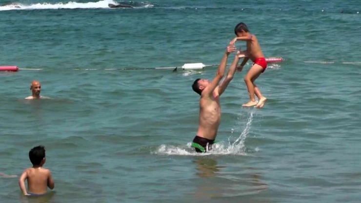 Deniz ve havuz sonrası kurulanmayan kulaklar tatili zehir edebiliyor