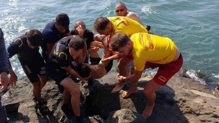 Denizde kaybolan 16 yaşındaki çocuk hayatını kaybetti