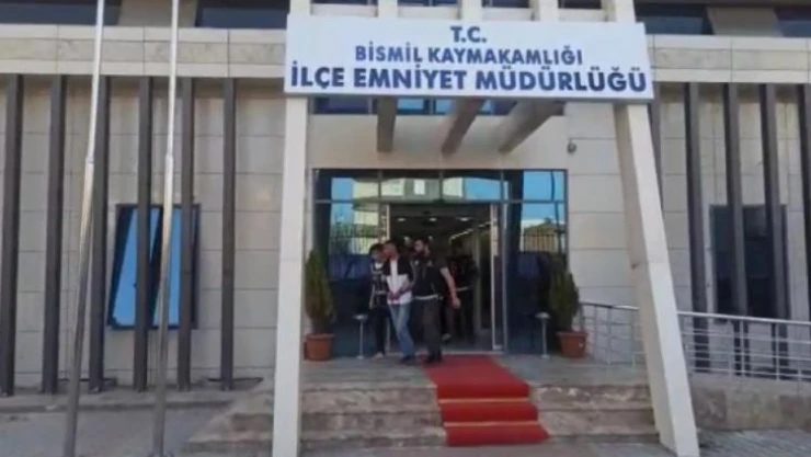 Diyarbakır'da polisten kaçan şüphelilerin üstünden silah ve uyuşturucu çıktı