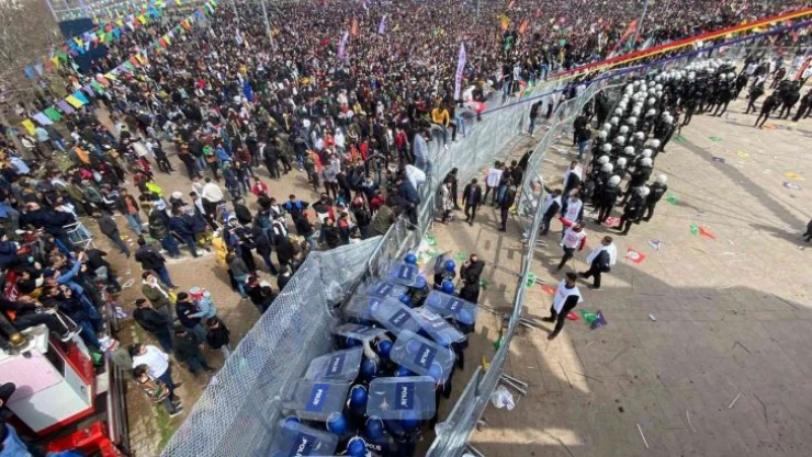 Diyarbakır'daki Nevruz etkinliklerinde gözaltı sayısı 333'e yükseldi