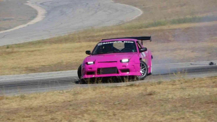Drift tutkunları Uşak'ta buluştu