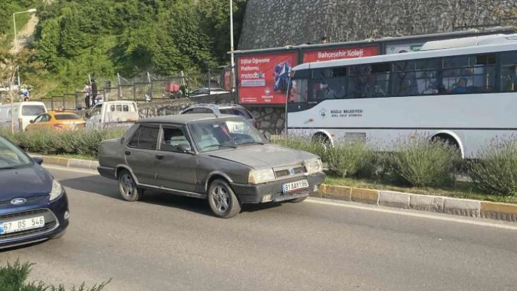 Düğün konvoyunun önüne atlayan çocuğa otomobil çarptı