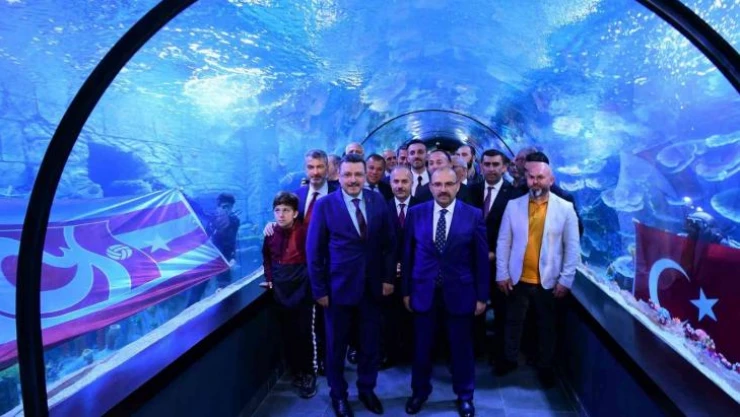 Dünyada tünel içerisinde inşa edilen ilk akvaryum Trabzon'da açıldı