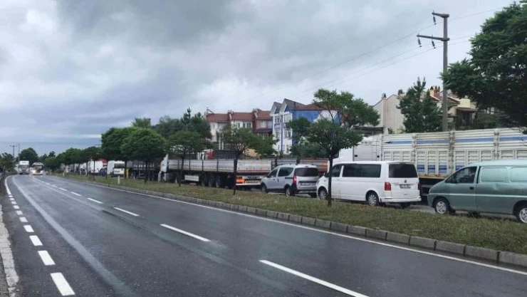 Düzce-Zonguldak yolu sel sebebiyle trafiğe kapandı