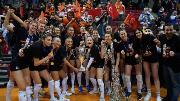 Eczacıbaşı Dynavit, CEV Kupası final maçında deplasmanda karşılaştığı MTV Stuttgart'ı setlerde 3-1 mağlup ederek şampiyon oldu.