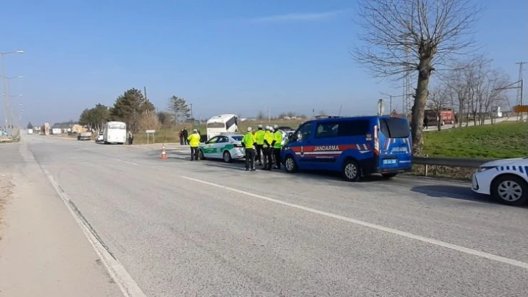 Edirne'de iki servis minibüsü çarpıştı: 4 yaralı