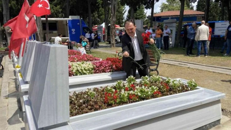Edirnekapı Şehitliği'ni ziyaret eden aileler duygu dolu anlar yaşadı