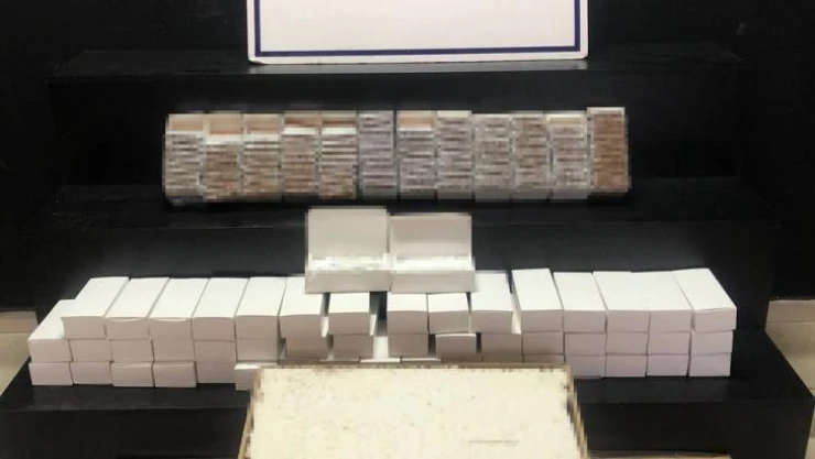 Edremit'te binlerce kaçak makaron ele geçirildi