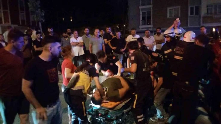 Ehliyetsiz genç izinsiz aldığı arabayla kaza yaptı, ortalık savaş alanına döndü