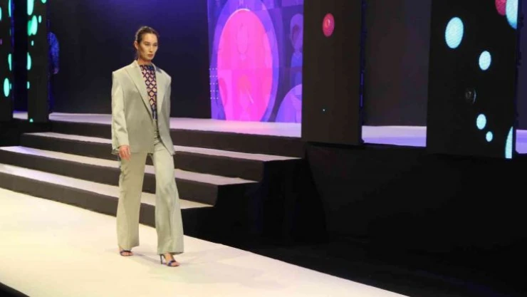 EİB 16. Moda Tasarım Yarışması görkemli defileyle tanıtıldı