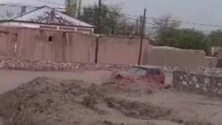 Elbistan'da sağanak sele neden oldu