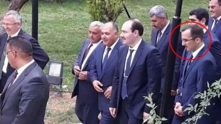 Ellerini kavuşturup Süleymancıların liderinin arkasında yürüyen başsavcıya HSK'den inceleme