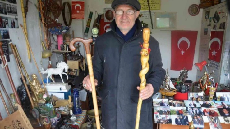 Emekli olduktan sonra antikaya merak saldı, garajını müzeye çevirdi