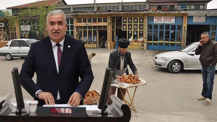 'Emekli simit satsın' diyen 'ihaleci' milletvekiline tepki: Simidi kendisi satsın