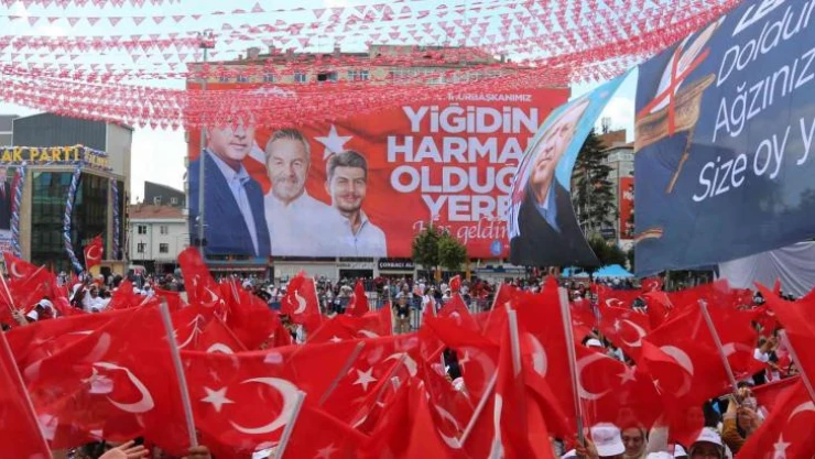 Erdoğan, Erol Olçok ve oğlu için kürsüde dua etti