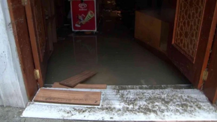 Esenyurt'ta selin hasarı ağarınca ortaya çıktı