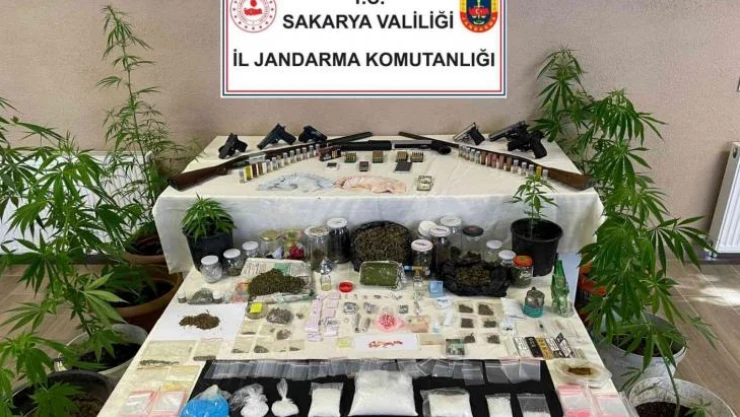 Ev değil sanki uyuşturucu imalathanesi, ele geçirilenler şaşırttı