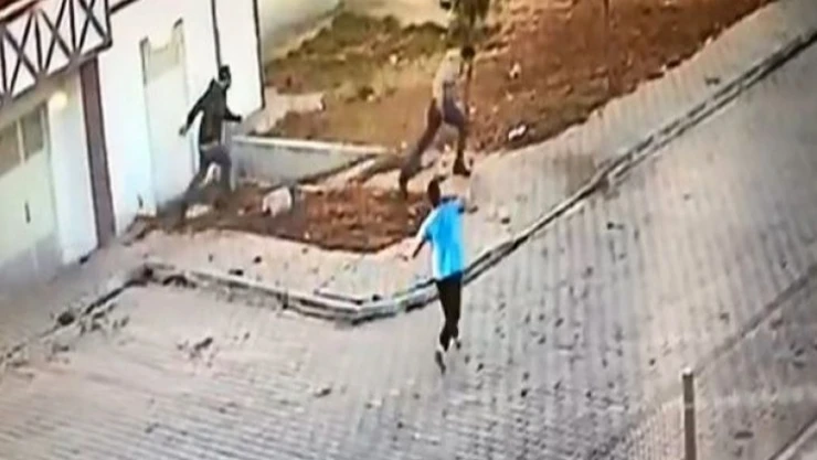 Evden kaçan kız kardeşi ile konuşmak isterken silahla dehşet saçmıştı, yargılanmasına devam edildi