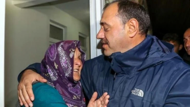 Evini su basan gözü yaşlı kadın sözleriyle gönülleri fethetti