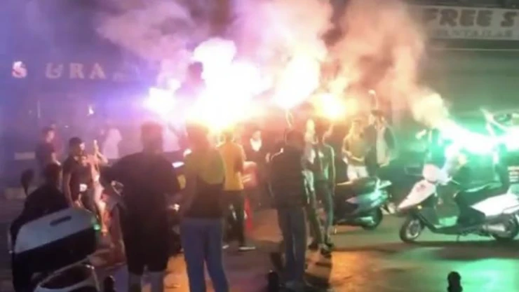 Fatih'te asker uğurlamasında yolu kapatıp eğlence yaptılar