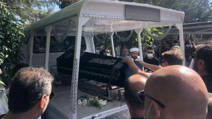 Fen Bilimleri Eğitim Kurumları kurucusu Nazmi Arıkan, son yolculuğuna uğurlandı