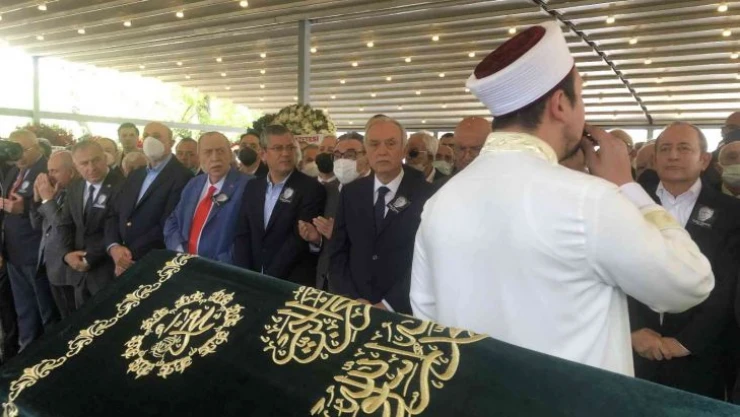 Gazeteci Tufan Türenç son yolculuğuna uğurlandı