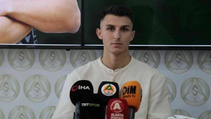 Genç oyuncu Mert Yusuf, 5 yıllığına Alanyaspor'da