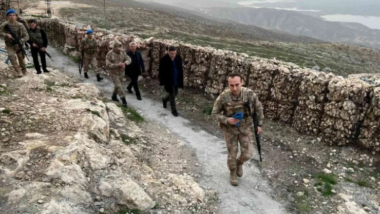 Gercüş Kaymakamı Sinanoğlu, üst bölgesinde askerle iftar açtı