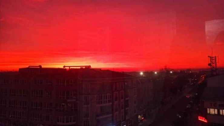 Gökyüzünün rengi mest etti, gören telefona sarıldı