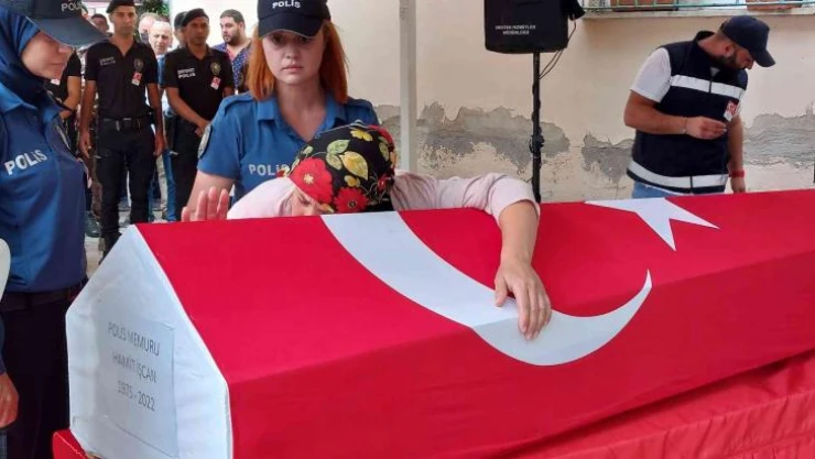 Görevdeyken kalp krizi geçirerek hayatını kaybeden polis son yolculuğuna uğurlandı