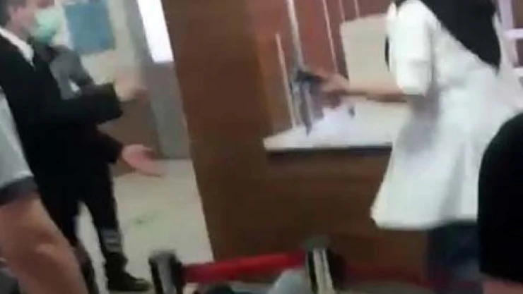 Görevlilerle tartışıp sandalyeyi fırlattı, 'Hastaneyi başınıza yıkarım' diyerek tehditler savurdu