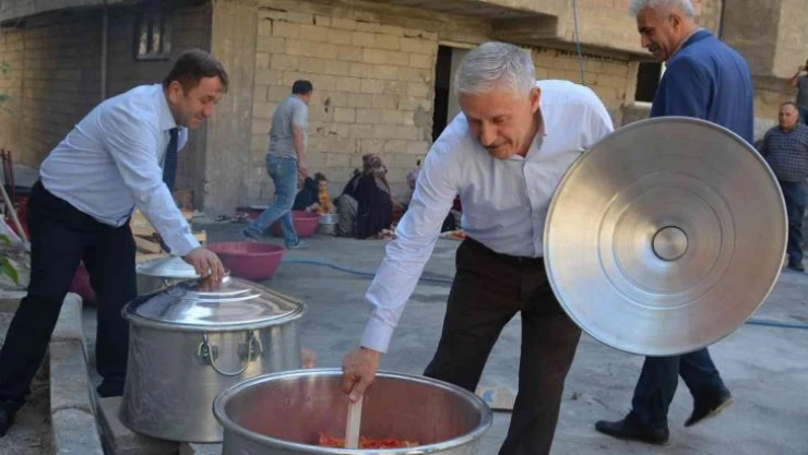 Hakkarili kadınlar salça üretimine başladı