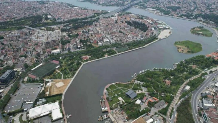 Haliç'te su kahverengiye döndü