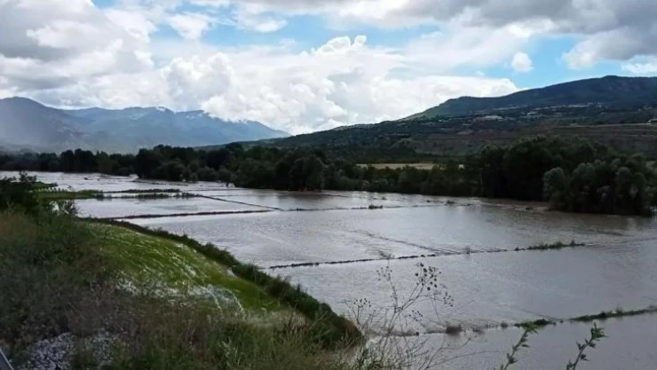 Hanönü'de ekili alanlar sular altında kaldı