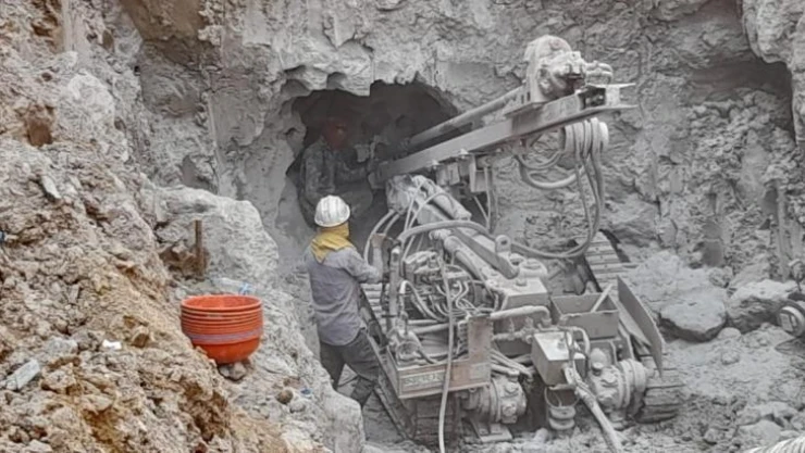 Hindistan'da kuyuya düşen çocuk 104 saat sonra kurtarıldı