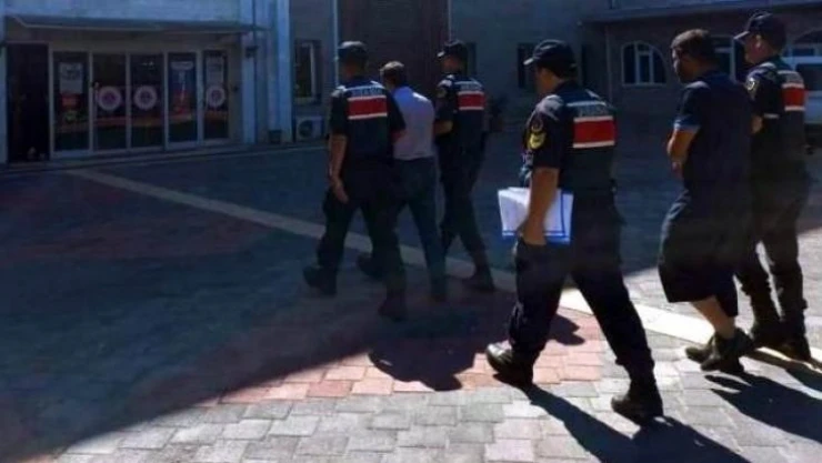 Hırsızlık suçlarından aranan 2 şahıs bağ evinde yakalandı