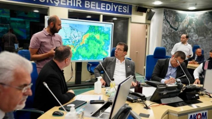 İBB Başkanı İmamoğlu: 'İstanbul'da 5 bin 890 personelimizle, 2 bin 135 araçla vatandaşımızın hizmetindeyiz'
