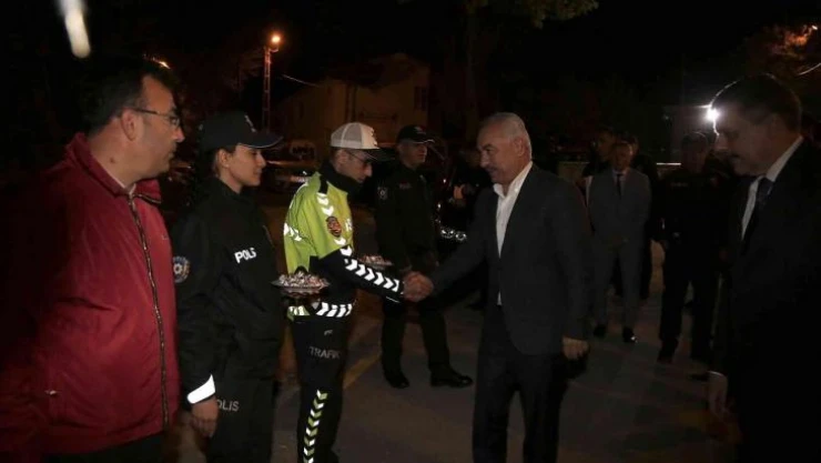 İçişleri Bakan Yardımcısı Mehmet Ersoy, 'Bu bayramımızı kazalarının en az olduğu, can kaybının en az olduğu bir bayram olarak geçirmeyi ümit ediyoruz, arzu ediyoruz. Bunun için çalışıyoruz'