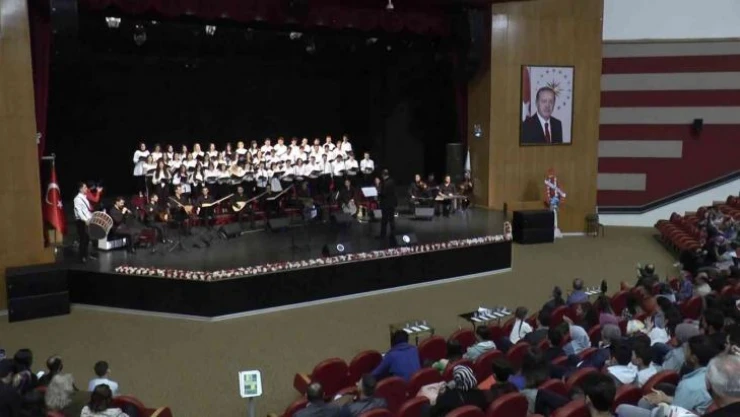İki yıl süren pandeminin ardından sazlı sözlü mezuniyet coşkusu