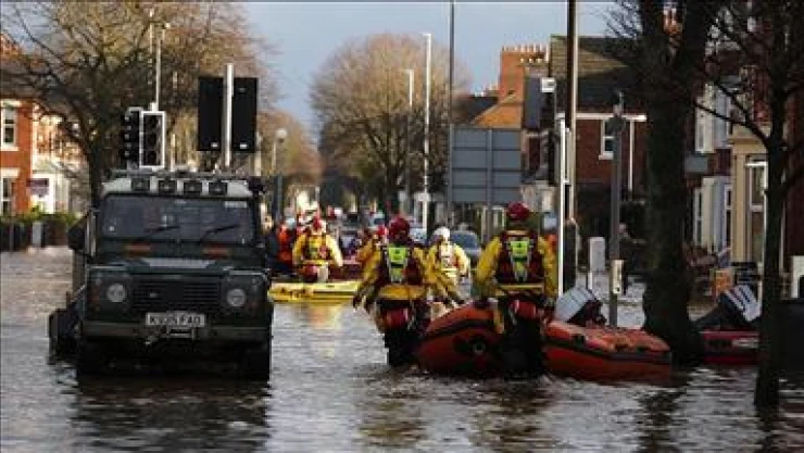 İngiltere'de 2 bin 500 eve elektrik verilemiyor