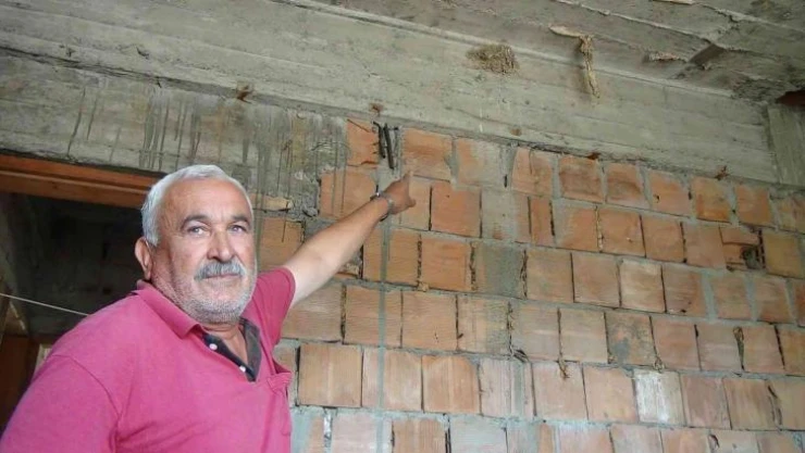 İnşaattaki kuş yuvasından beyaz kırlangıç çıktı, görenler şaştı kaldı